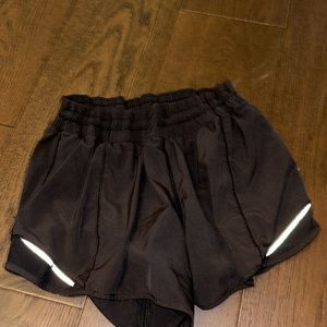 BLACK LULU LEMON HOTTY SHORTS